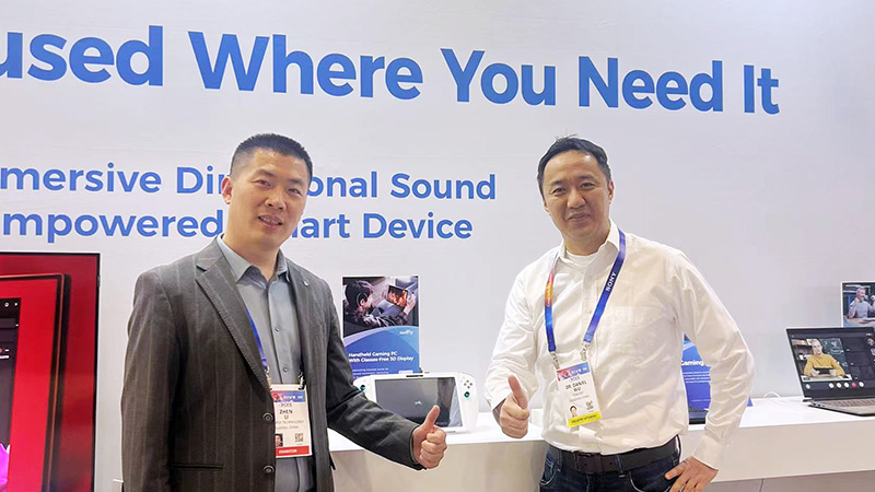 騰訊游戲新互動產(chǎn)品中心總經(jīng)理吳丹&清聽聲學(xué)董事長栗振合影